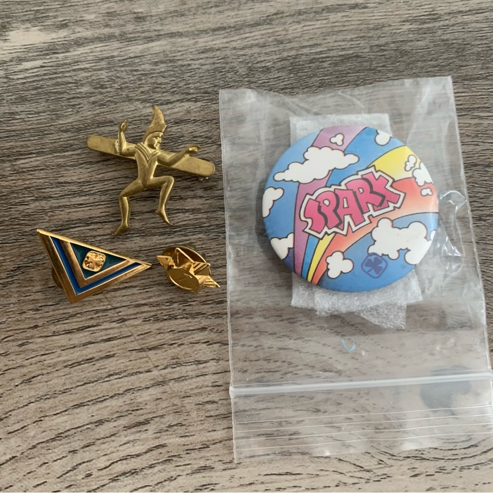 Vintage Lot 4 Girl Guides of Canada Lapel Pins Badges Brownies Sparks